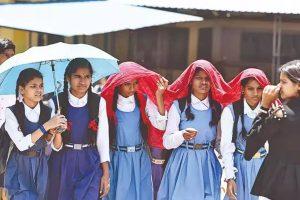 Bihar School Timing: बिहार के इस जिले में स्कूलों का बदला समय, भीषण गर्मी को देखते हुए DM ने लिया फैसला