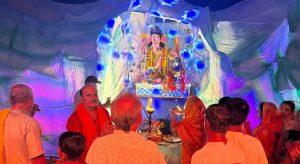 सार्वजनिक पूजन स्थलों पर भजनों के साथ हुई गणपति की आरती