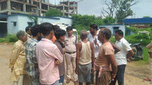 Madhubani News : निधि चौक के समीप पेड़ से लटका मिला युवक का शव
